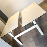 Duo zit-sta bureau met afvalscheidingskast